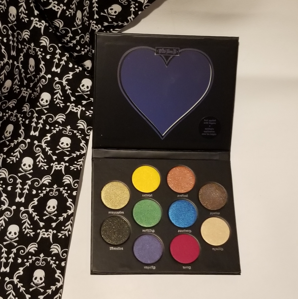 Kat Von D Vegan LOVE Eyeshadow Palette - Picture 2 of 8
